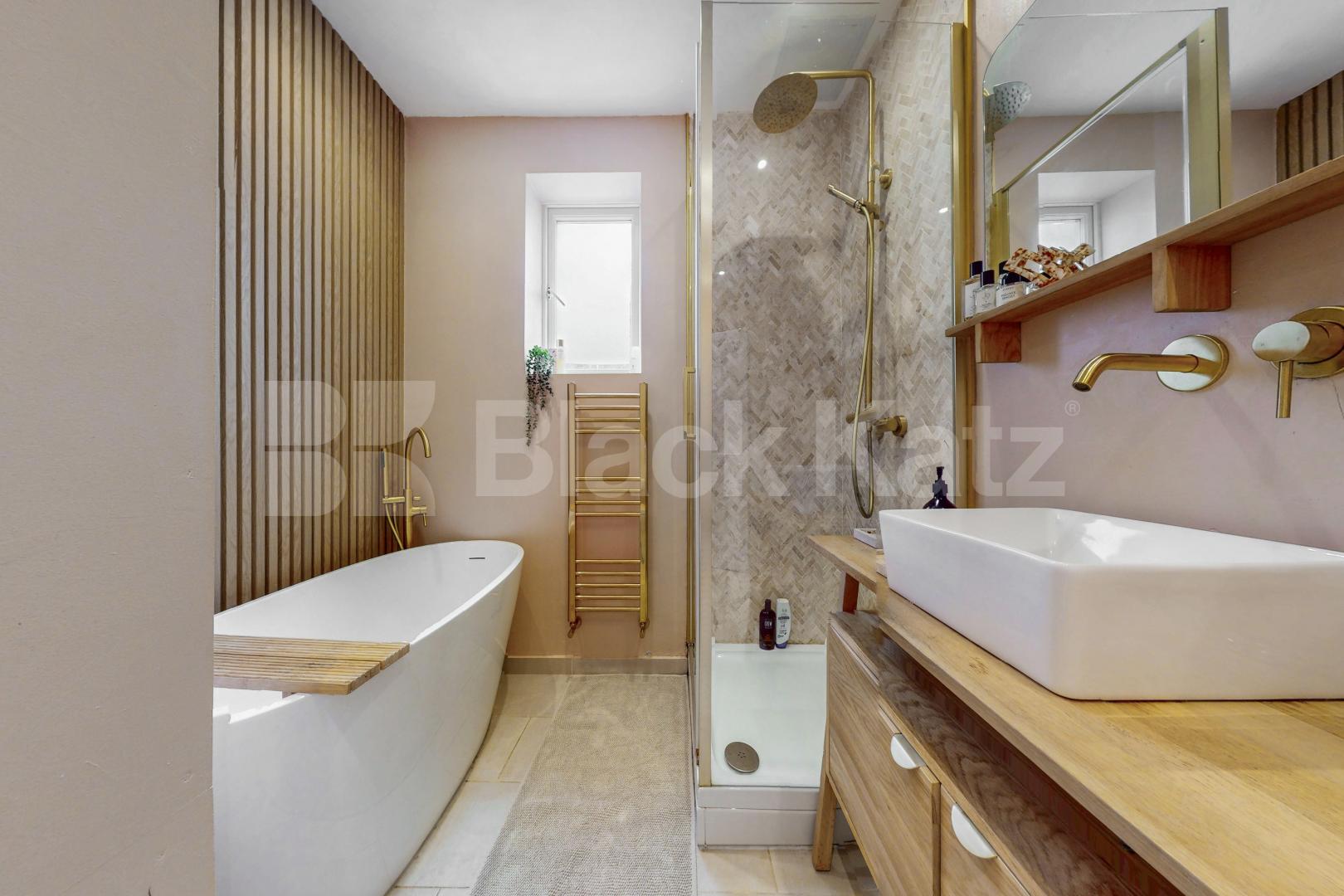 Stylish & contemporary maisonette flooded with natural light  Odger Street, Battersea 